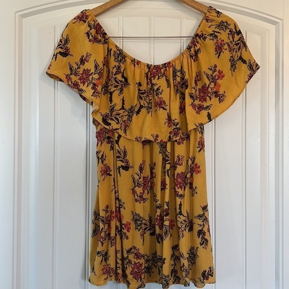 Torrid CREPE EMBROIDERED RUFFLE OFF-SHOULDER TOP 1X - Picture 4 of 5